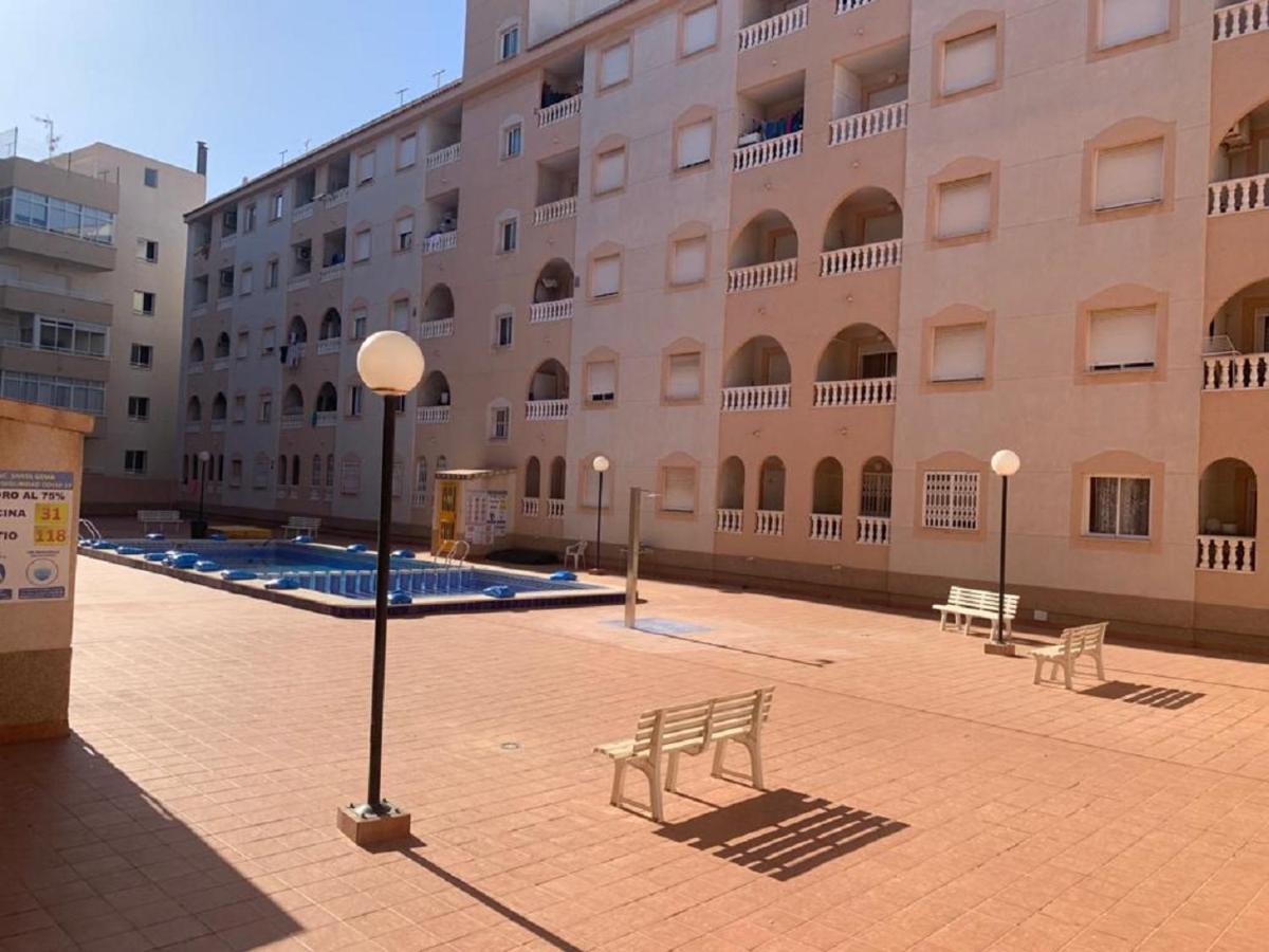 Sunny Appartment With Pool Torrevieja Center מראה חיצוני תמונה